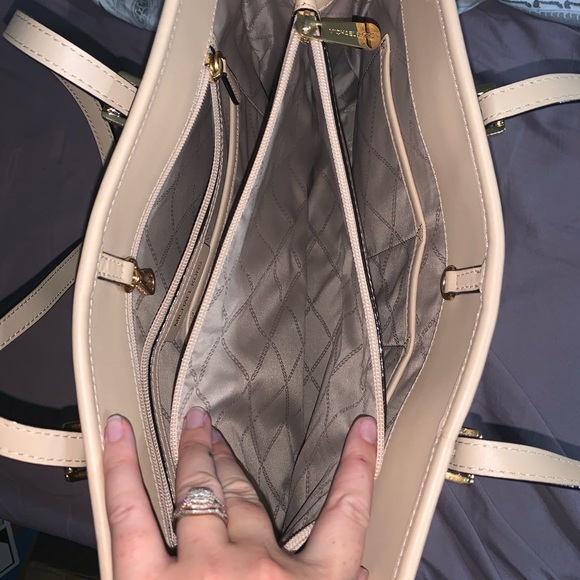 Large Michael Kors Tote - Picture 3 of 8